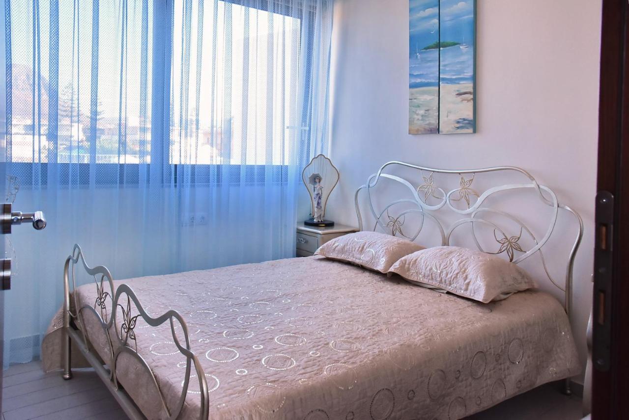 Sea View Beachfront Villa Maria 구베스 외부 사진