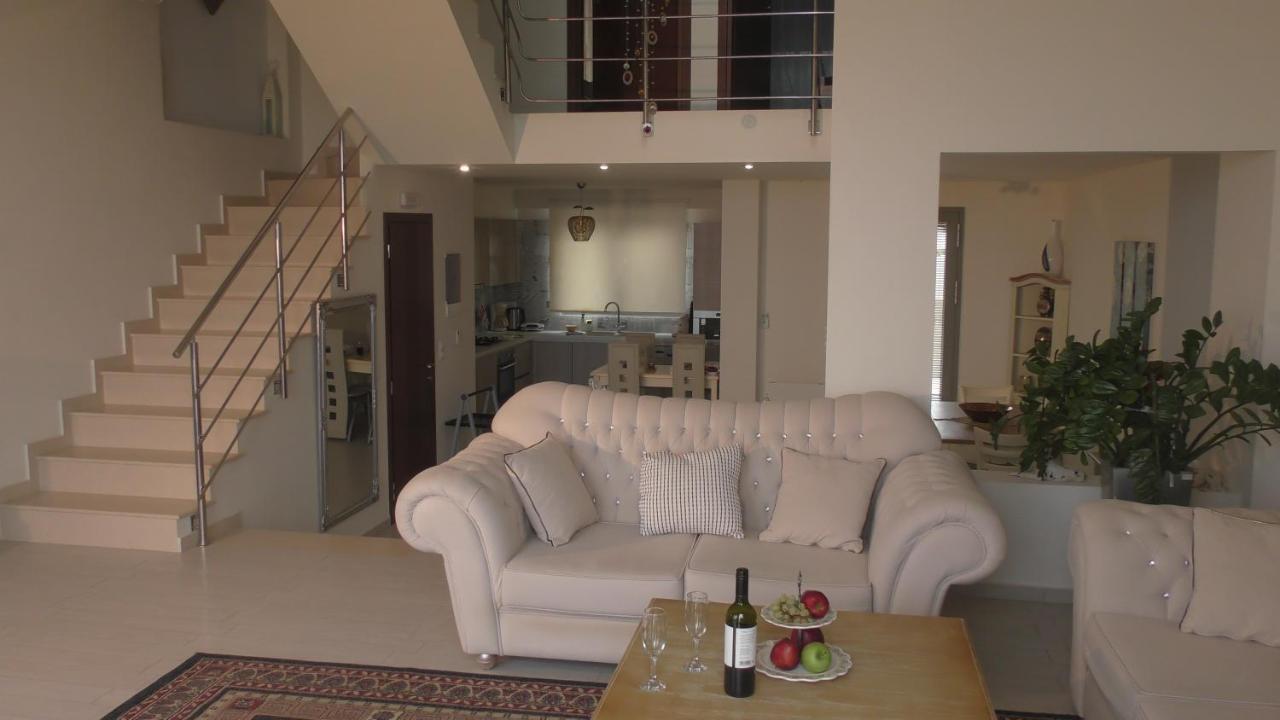 Sea View Beachfront Villa Maria 구베스 외부 사진
